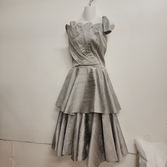 Vintage 80s Silk Dupioni Unique Pleated Silver Layered Party Dress Cabral 38 - Picture 1 of 10